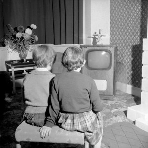 Henri-Grant-Children-watching-television-1953